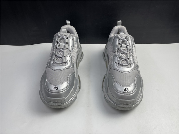 Ba*len*cia*ga triple s sneaker w2fs2 8100