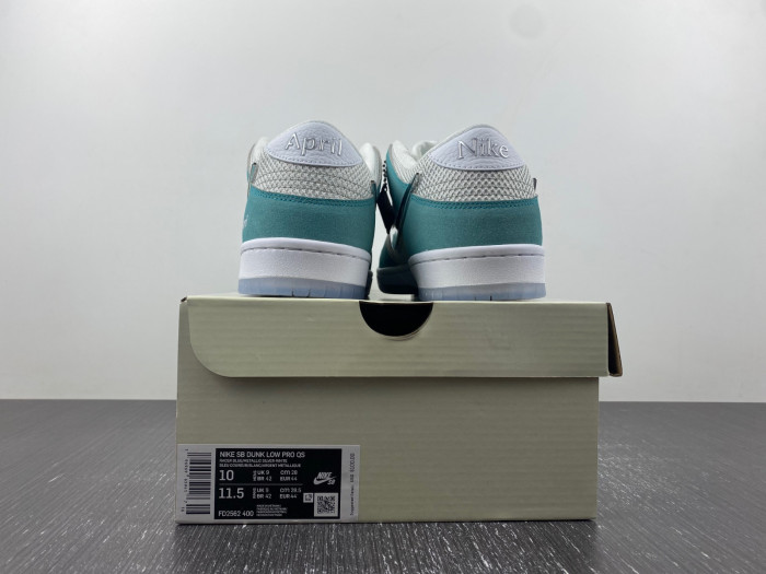 nike dunk low april skateboards fd2562-400