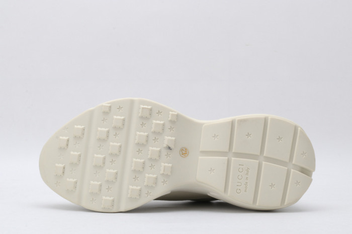 g*u*i ace embroidered low-top sneaker e2280