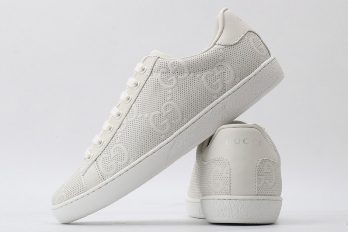 g*u*i ace embroidered low-top sneaker e2332