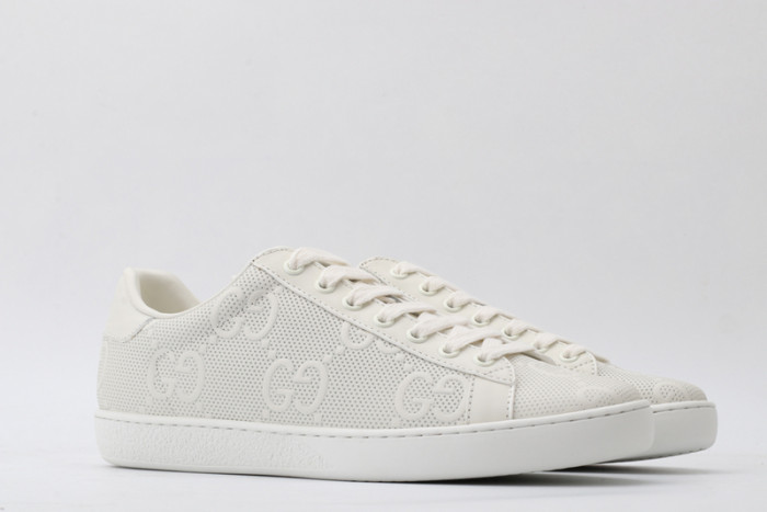 g*u*i ace embroidered low-top sneaker e2332