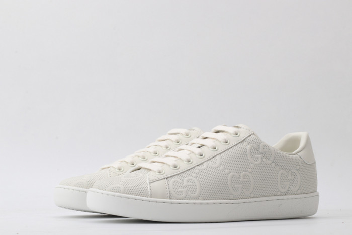 g*u*i ace embroidered low-top sneaker e2332
