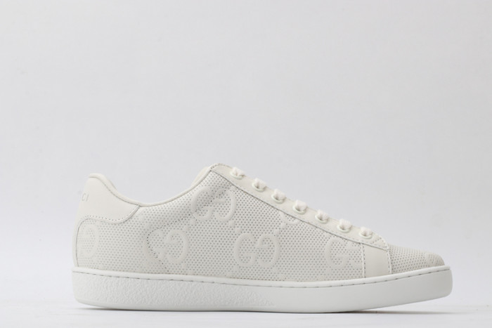 g*u*i ace embroidered low-top sneaker e2332