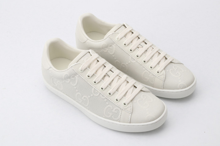 g*u*i ace embroidered low-top sneaker e2332