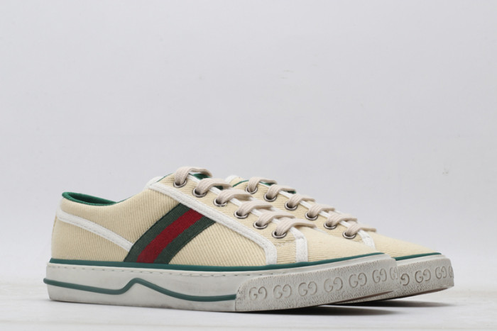 g*u*i ace embroidered low-top sneaker e2311